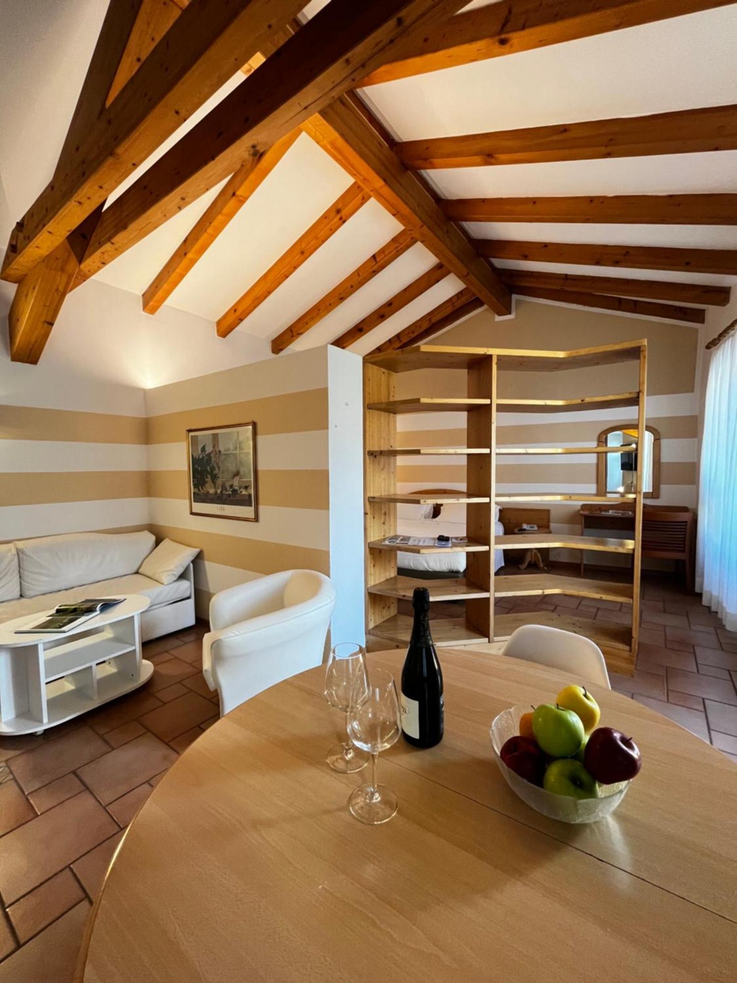 Manci Apartments By Hotel America Trento Bagian luar foto