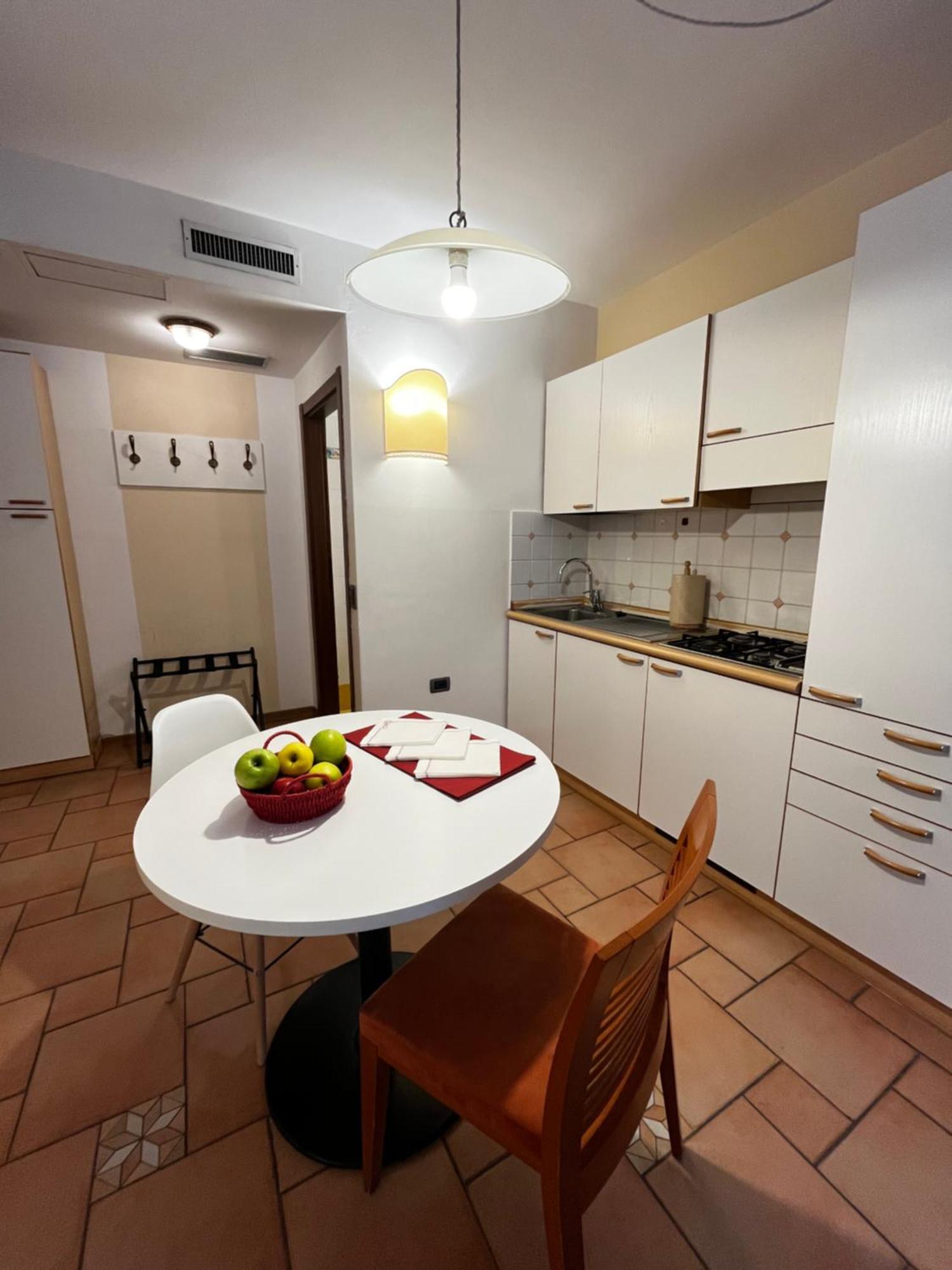 Manci Apartments By Hotel America Trento Bagian luar foto