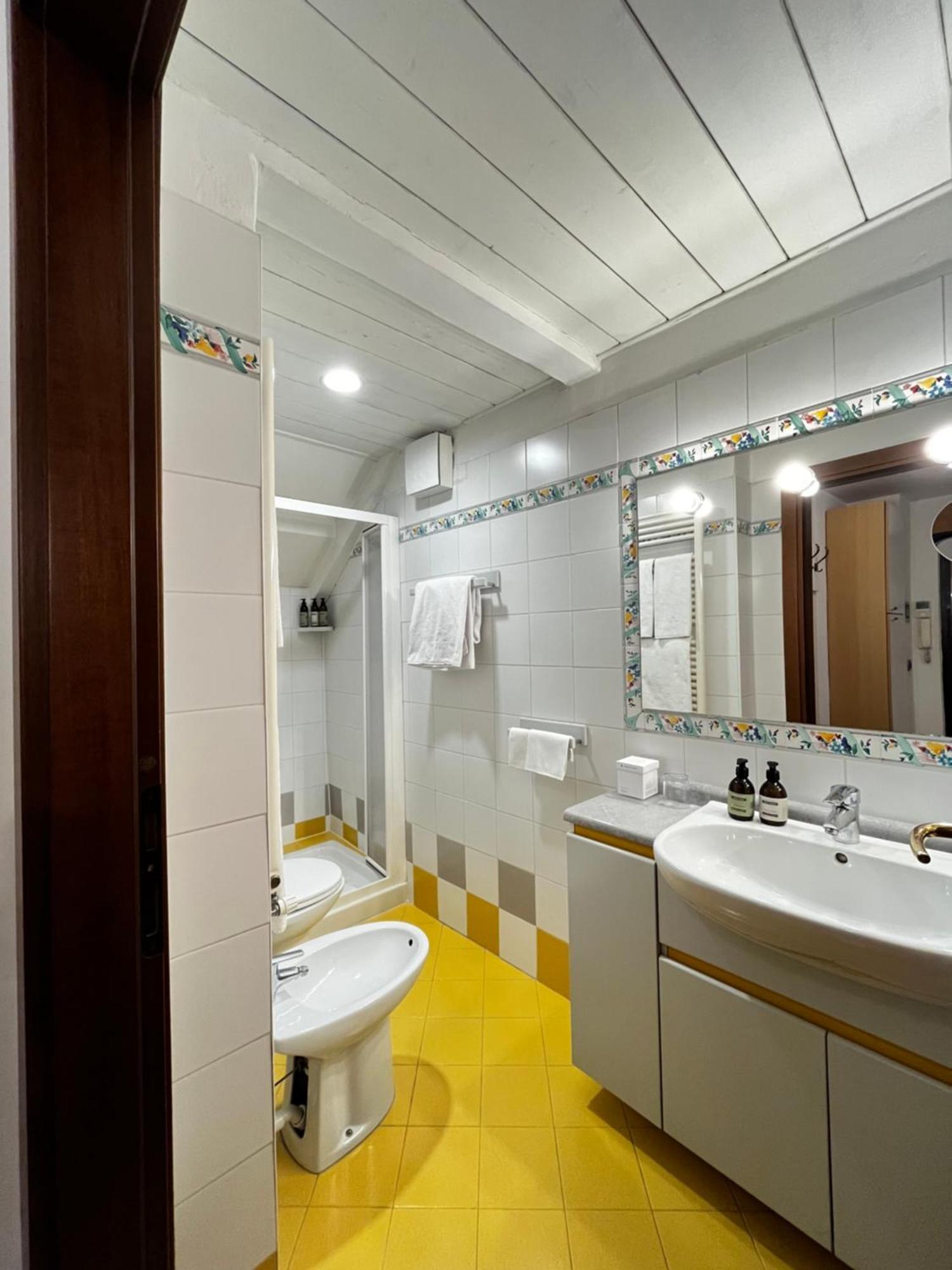 Manci Apartments By Hotel America Trento Bagian luar foto