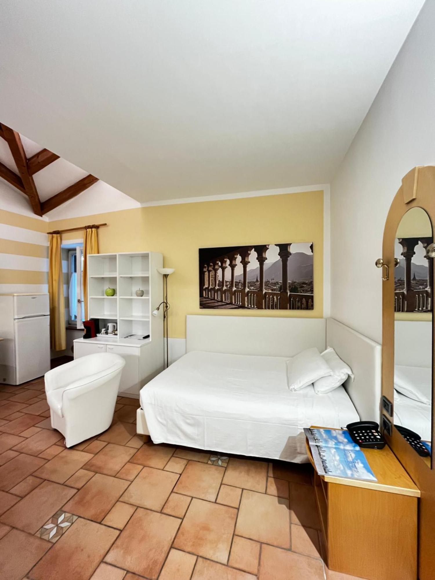 Manci Apartments By Hotel America Trento Bagian luar foto