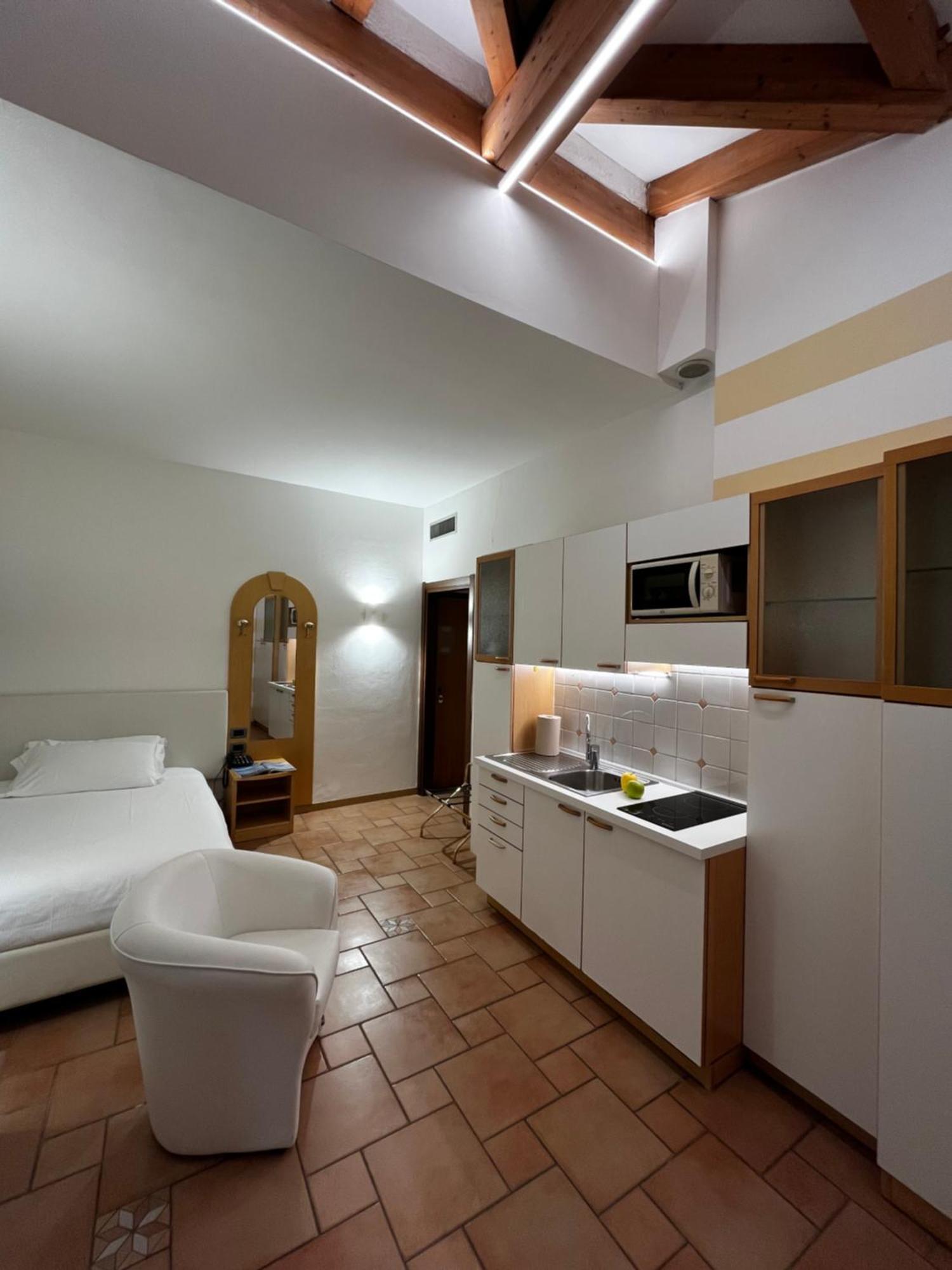 Manci Apartments By Hotel America Trento Bagian luar foto